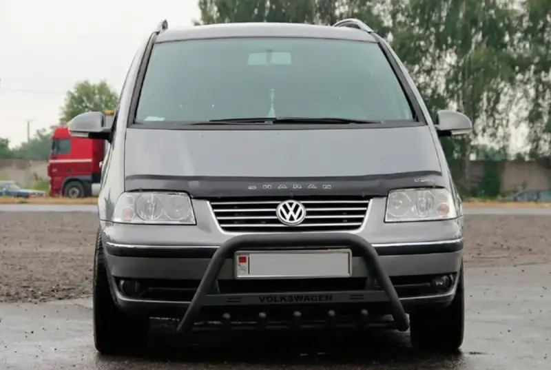 Кенгурятник WT004 Black (нерж) для Volkswagen Sharan 2010–2023