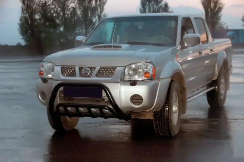 Кенгурятник WT002 Black (нерж) для Nissan NP300 1999–2015