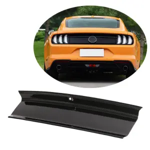 Накладка на кришку багажника (Карбон) для Ford Mustang 2015–2023
