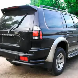 Задні подвійні куточки Black (2 шт, нерж) для Mitsubishi Pajero Sport 1996–2007