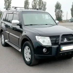 Кенгурятник QT011 Black (нерж.) для Mitsubishi Pajero Wagon IV 2006–2021
