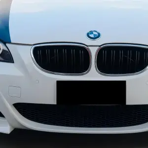 Ніздрі M-Look (чорний глянець з хром окантовкою) для BMW 5 серія E60/E61 2003–2010