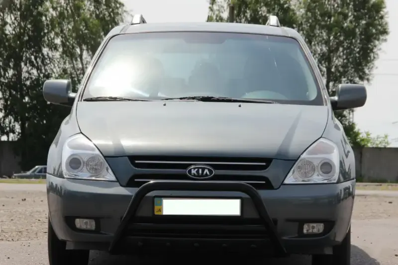 Кенгурятник WT003 Black (нерж) для KIA Carnival 2002–2013