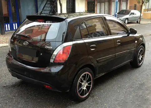 Спойлер (під фарбування) для KIA Rio 2012–2017