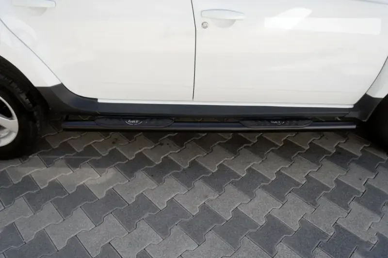 Бічні труби з втавками Black (2 шт., нерж.) для Dacia Duster 2008–2018
