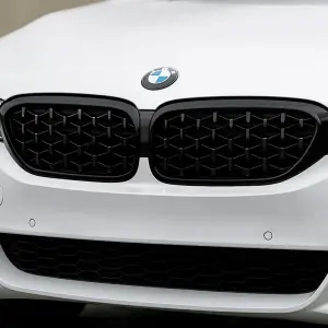 Ніздрі Diamond Black V1 (2017-2020, чорна окантовка) для BMW 5 серія G30/G31 2017–2023