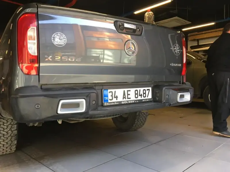 Задній диффузор (чорний мат) для Mercedes-Benz X class 2017–2020