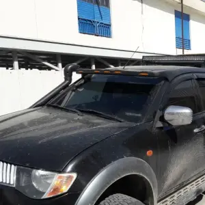 Козирьок на лобове скло (Meliset LED) для Mitsubishi L200 2015–2024