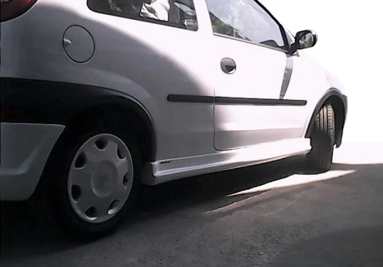 Бічні спідниці (під фарбування) для Opel Corsa C 2000–2006