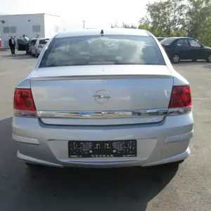Задня нижня накладка Sedan (під фарбування) для Opel Astra H 2004–2013
