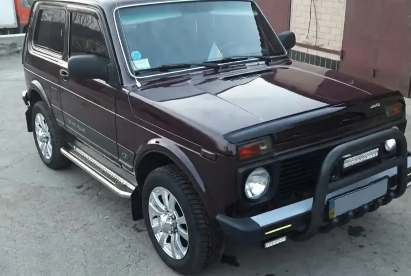 Кенгурятник QT006 Black (нерж.) для Lada Niva и Urban 1977–