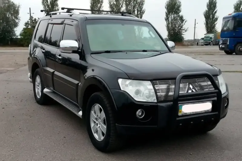 Кенгурятник QT007 Black (нерж.) для Mitsubishi Pajero Wagon IV 2006–2021