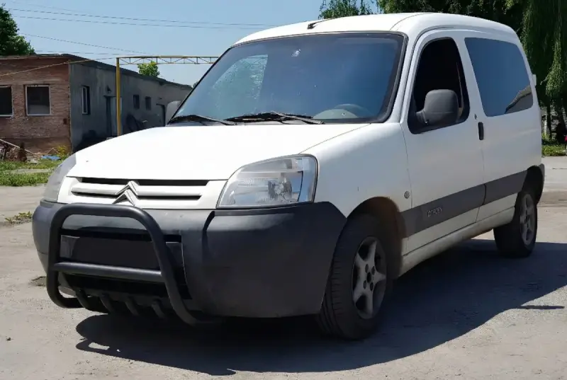 Кенгурятник WT003 Black (нерж) для Peugeot Partner 1996–2008