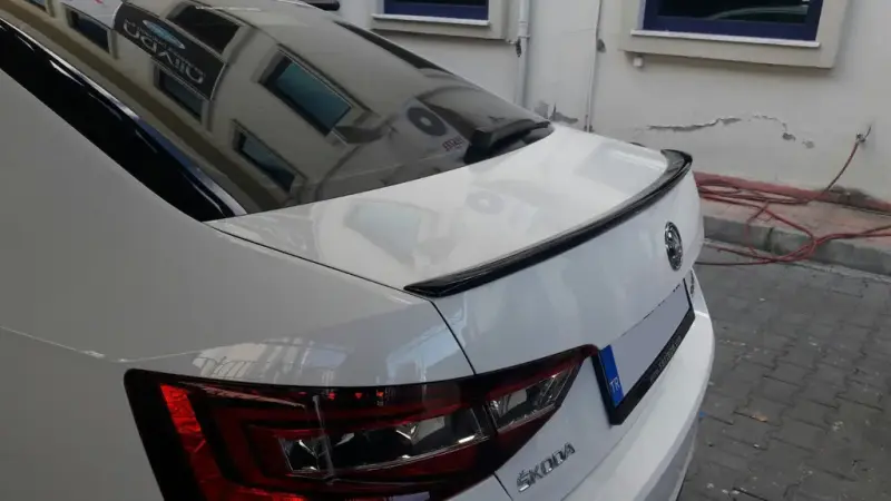 Спойлер (під фарбування) для Skoda Superb 2015–2024