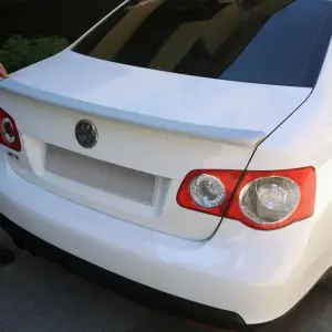 Спойлер (під фарбування) для Volkswagen Jetta 2006–2011