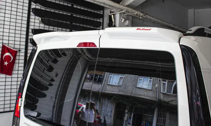 Спойлер (2 дверка, під фарбування) для Ford Connect 2021–