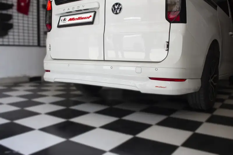 Накладка на задній бампер (під фарбування) для Volkswagen Caddy 2020–