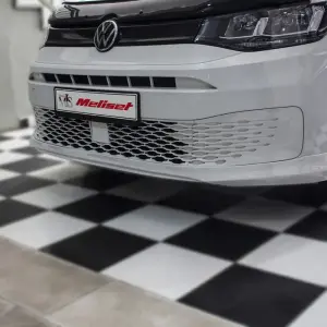 Накладка на передній бампер (під фарбування) для Volkswagen Caddy 2020–