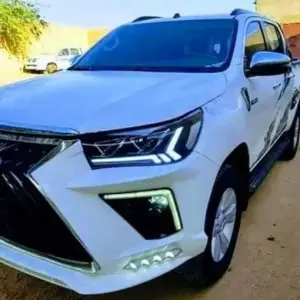 Передній бампер Lexus-design V2 (для 2015-2020) для Toyota Hilux 2015–