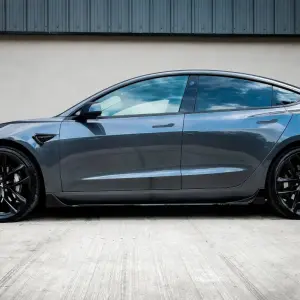Накладки на пороги Fast (для 2017-2023) для Tesla Model 3 2017–
