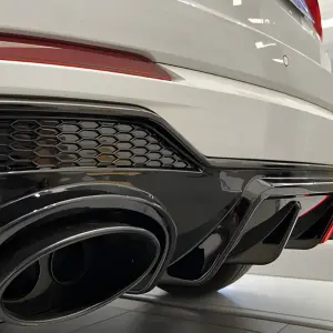 Задній дифузор з насадками QRS-Style для Audi Q3 2019–2025