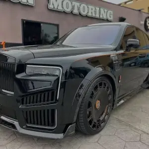 Комплект рестайлінгу в 2024 MNSR Carbon для Rolls-Royce Cullinan 2018–