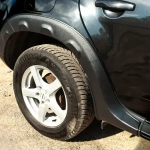 Накладки на арки з виступами (8 шт, пластикові) для Dacia Duster 2008–2018