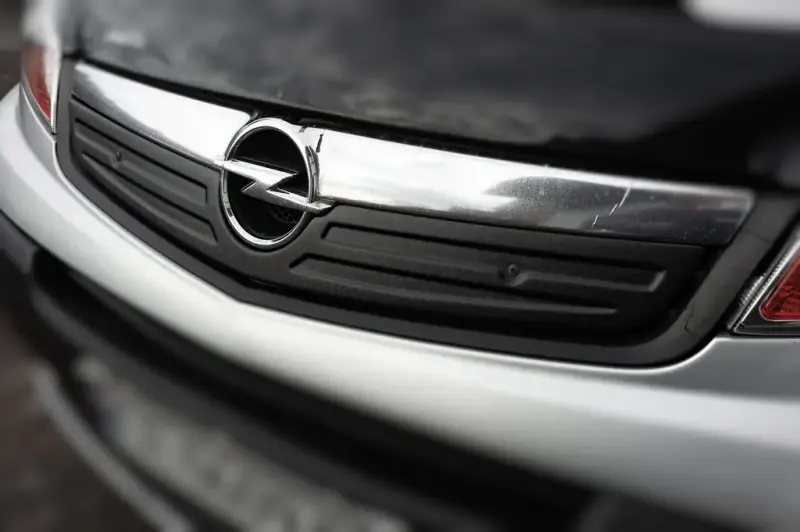 Зимова накладка на решітку 2007-2015 (V2, верхня) для Opel Vivaro 2001–2015