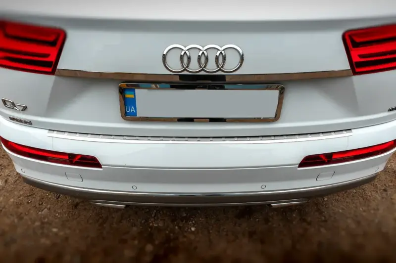 Хром планка над номером (нерж) для Audi Q7 2015–2026