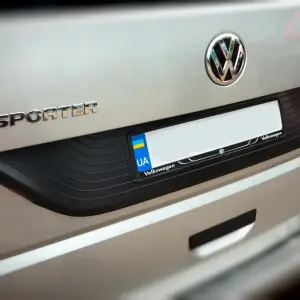 Пластикова накладка на кришку багажника для Volkswagen T6 2015–2024