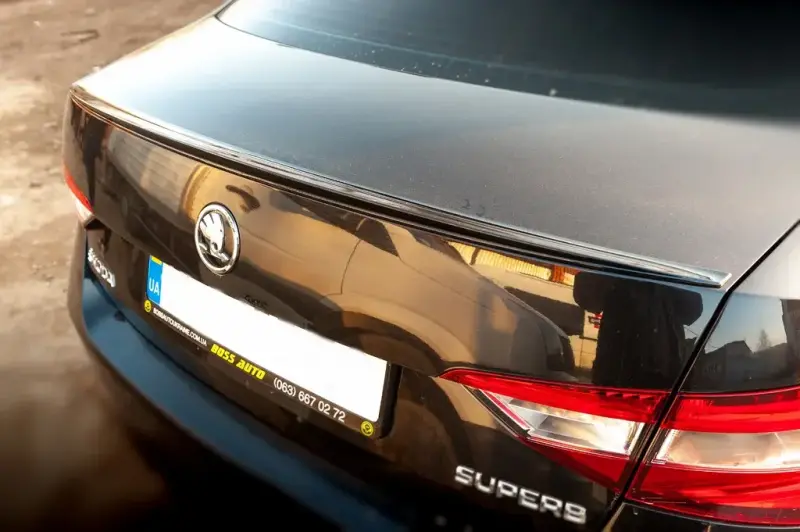Спойлер LIP (Sunplex, чорний) (119,2см* 7,3см) для Skoda Superb 2015–2024