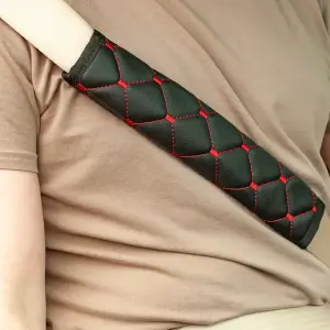Накидка на ремні безпеки ECO (2 шт, Чорний з червоною ниткою)